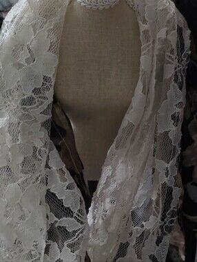 Elegant Floral Scarf w/Lace Detailing.